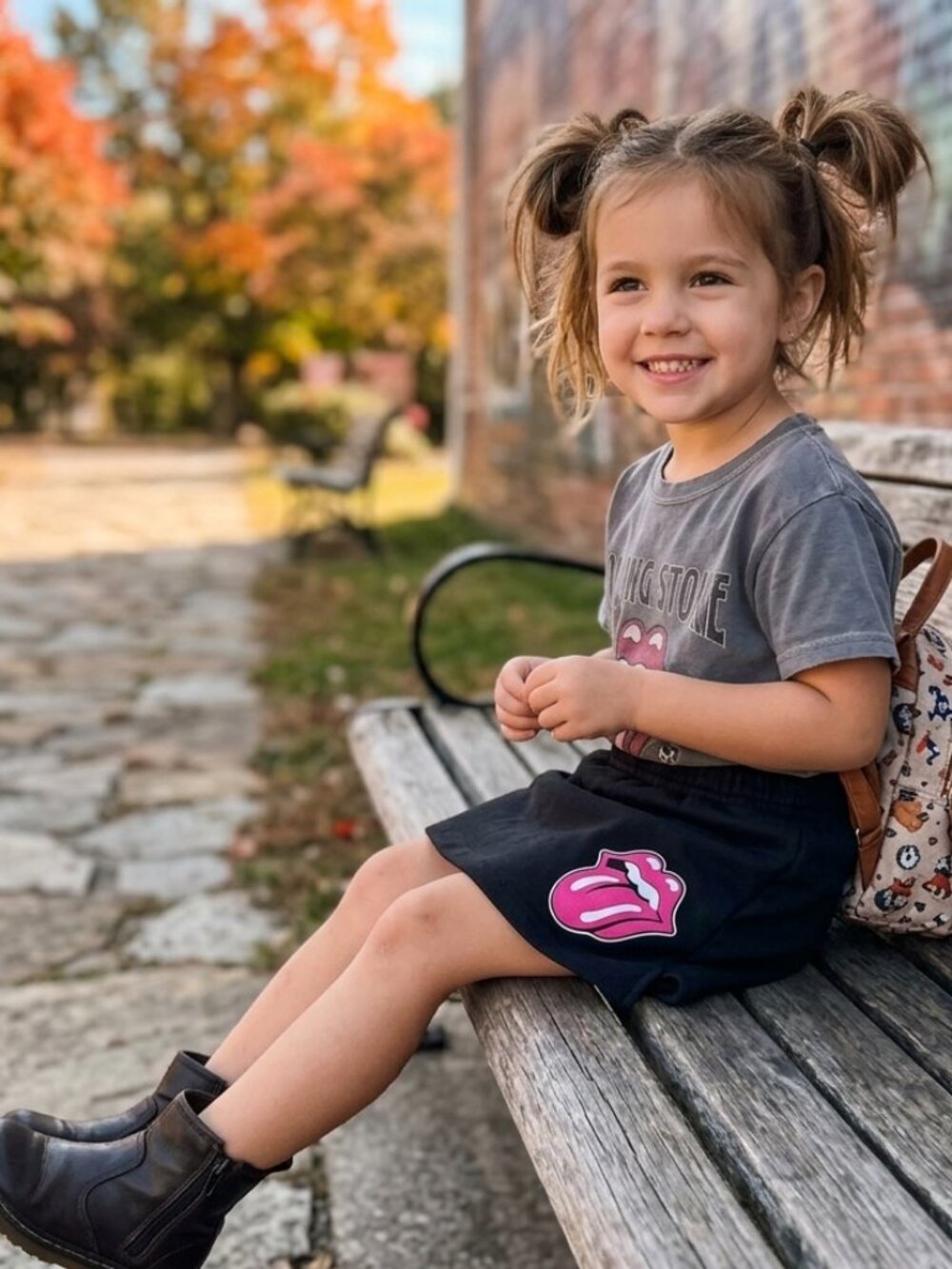 Rolling Stones Kids Shorts • XS 4/5 • Black • Pink Tongue Logo • Elastic Waist